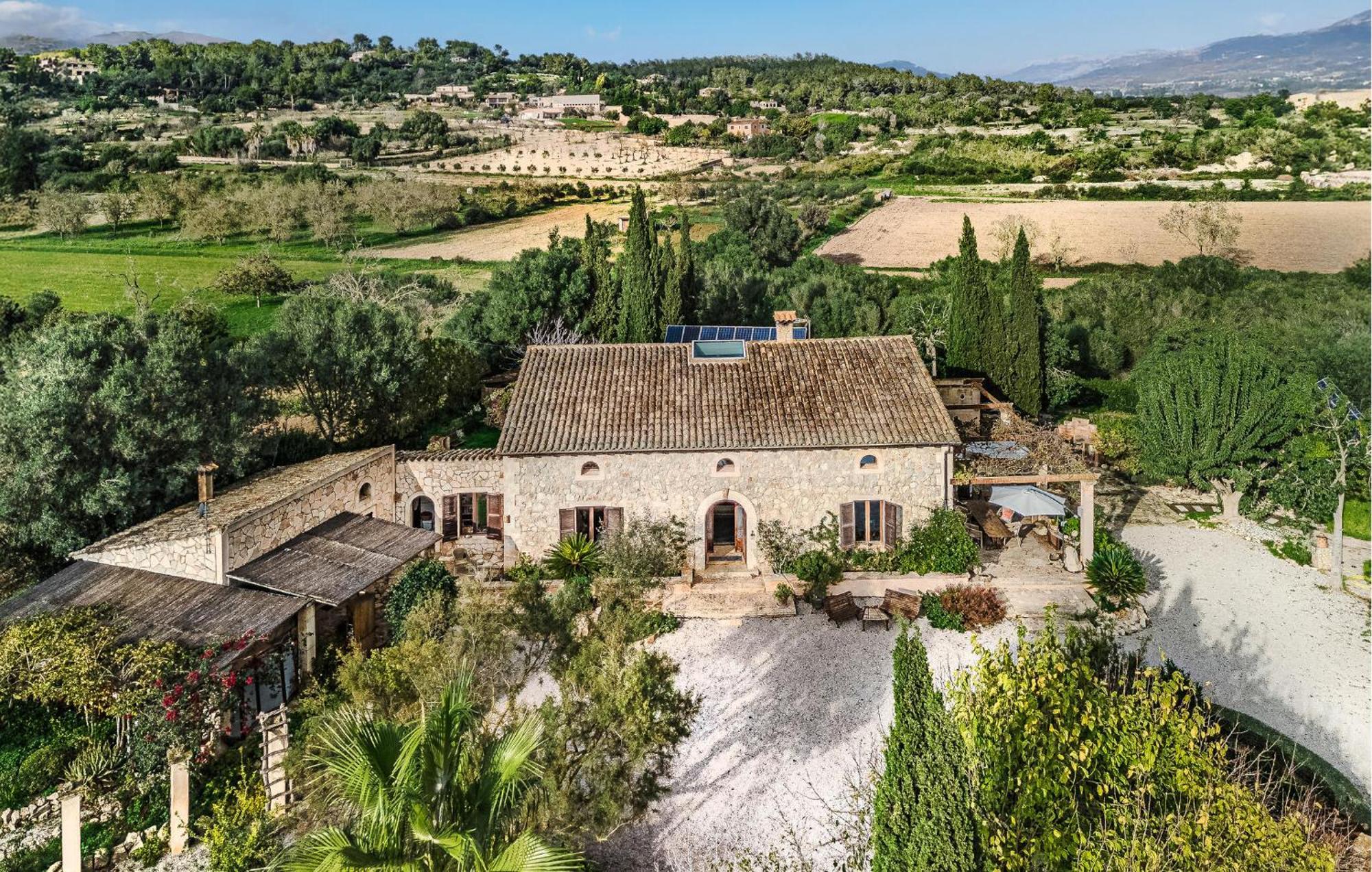 4 Bedroom Stunning In Porreres
