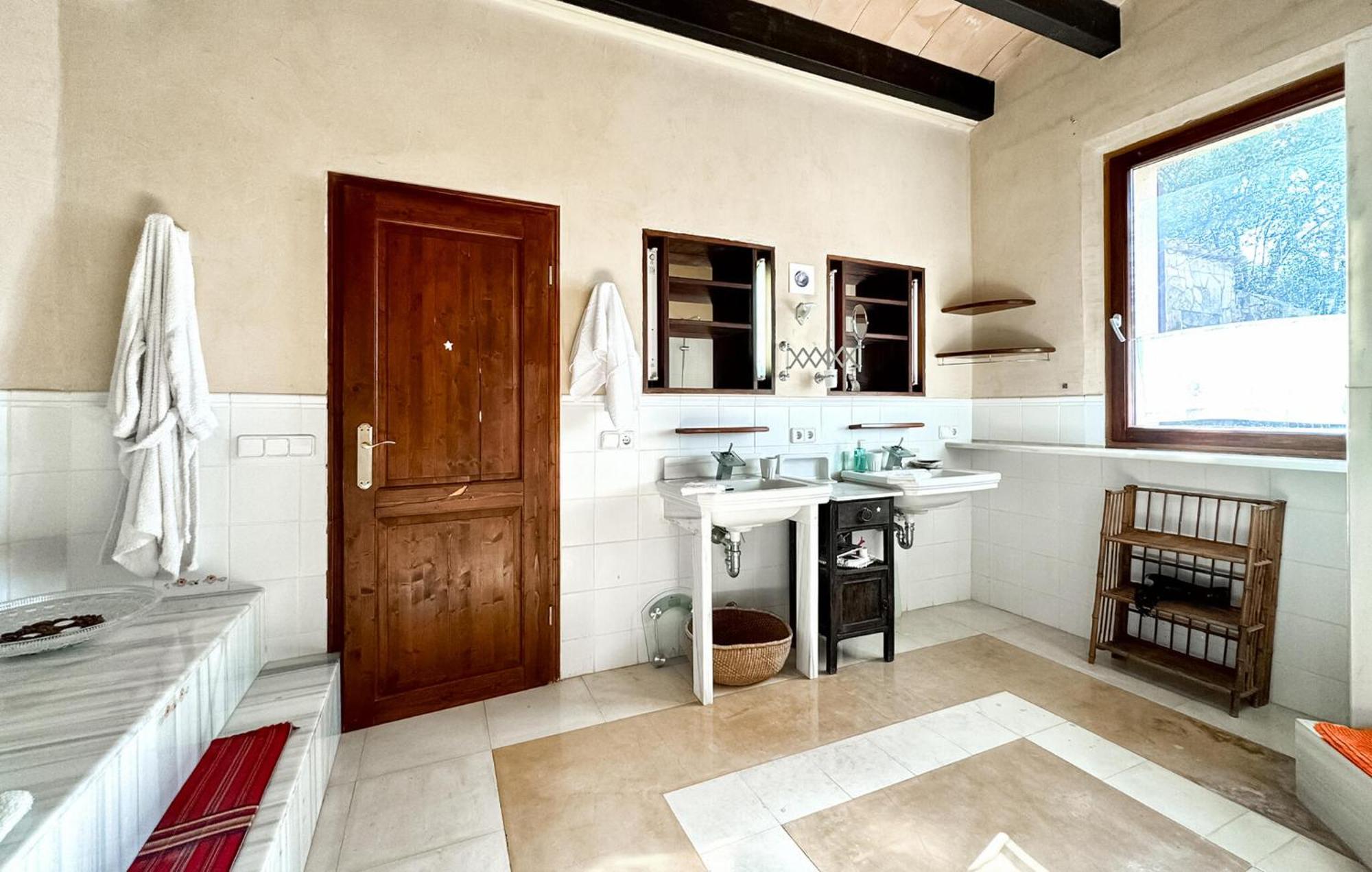 4 Bedroom Stunning In * Porreres
