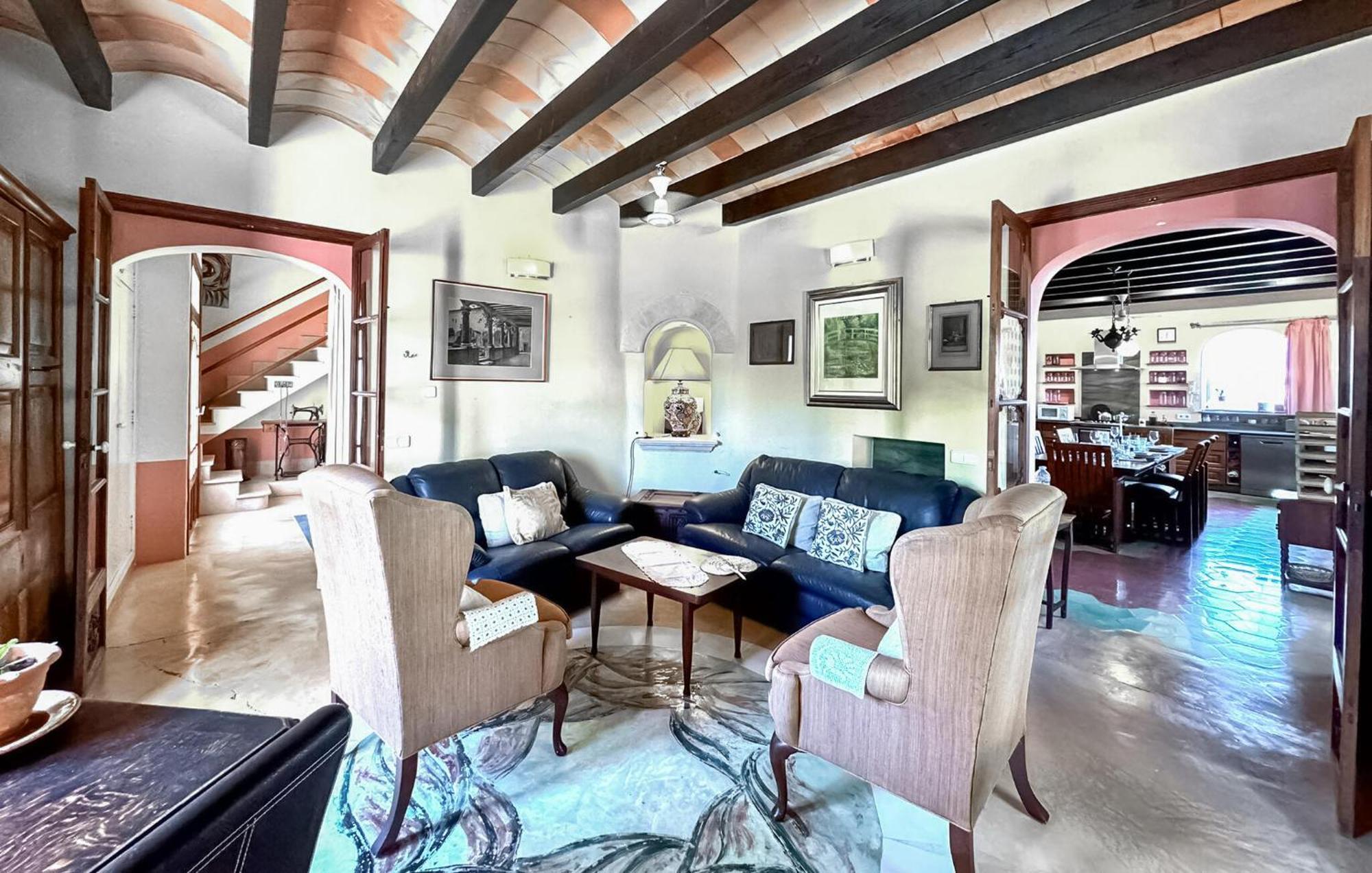 4 Bedroom Stunning In Ferienhaus Porreres