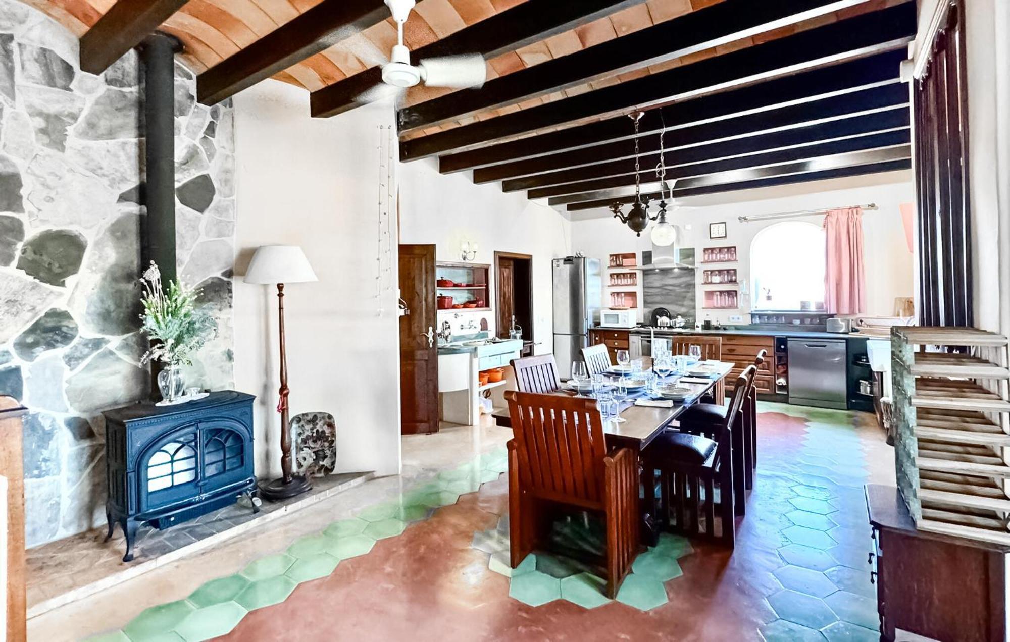 4 Bedroom Stunning In Ferienhaus Porreres